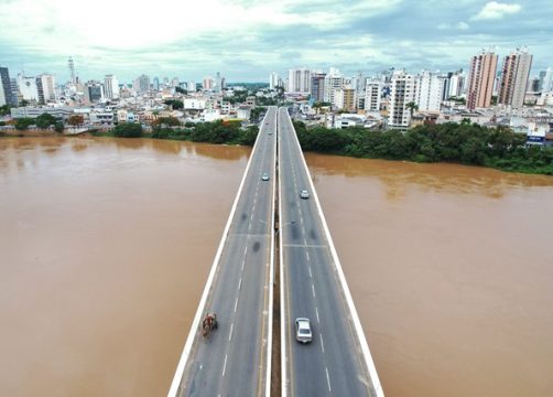 Imagem mostra Ponte Leonel Brizola em Campos.